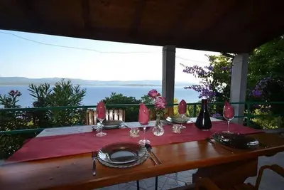 Appartement de deux chambres avec la terrasse et la vue sur le mer Murvica, Brac (A-23462-a)