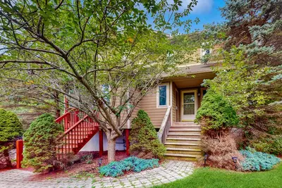 Image de Splendid dog-friendly home with hot tub, deck, free Wifi & gas grill