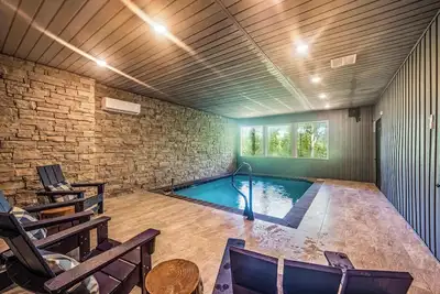 Image de Poolin` In The Smokies - Indoor Pool Cabin