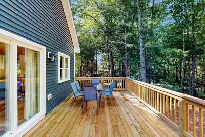 Image de Peaceful new cabin, close to downtown, rail trail & beaches for all seasons fun