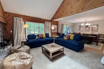 Image de Pine Top Lodge | Spacious Family Home with a Pool!