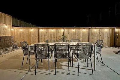 Image de Spacious new house in Folsom Ranch, w/ outdoor backyard and Bbq grill 4bd/3ba