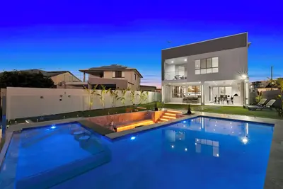 Image de Ocean Escape - Majestic, Luxurious Canal Home!