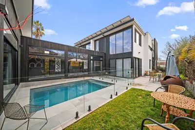 Image de Luxurious 2-Bed: Pool, Lift, Alfresco Dining