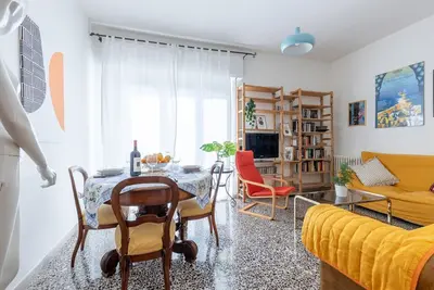 Porta a Lucca - Pisa Bright Apartment with Balcony