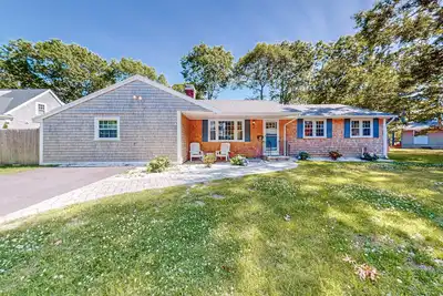 Image de Private house close to beach & playground with grill, outdoor shower, & patio