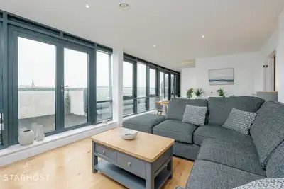 StarHost Residences - Stunning 2 bedroom apartment in Ocean Village