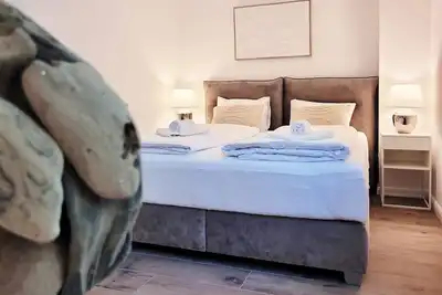 Image de Moderne und Geräumige Ferienunterkunft - Neu und Preiswert