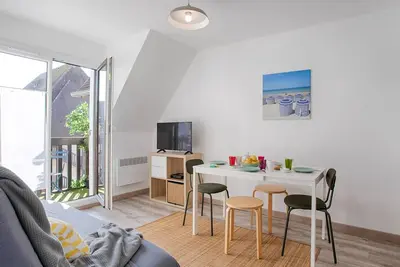 Image de Appartement à Deux Pas de la Plage de Cabourg, Balcon, WiFi, Parking Gratuit!