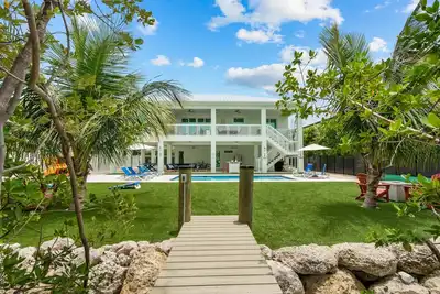 Image de Oasis Émeraude ~ Bijou au Bord de l'Eau ~ Piscine ~ Kayaks