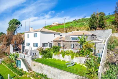 Image de Ocean views: 3-bed villa with terraces & Hot-Tub