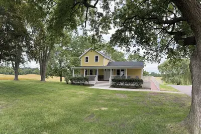 Image de Roy's Modern Farmhouse by Devil's Lake
