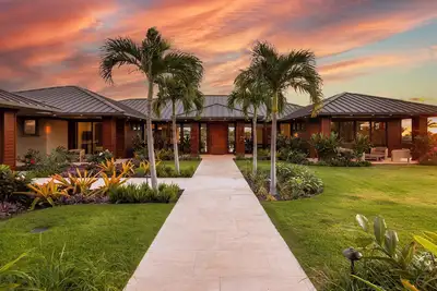 Image de Gorgeous Kauna'oa Home - 5br, 6ba, 10-Minute Walk to Beaches!