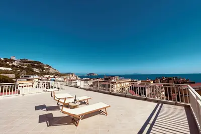 Image de Modern Penthouse with Stunning Ocean View of Capri and the Gulf
