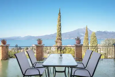 Image de Villa Maria Lake View, apartment, terrace, near the village with parking.