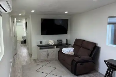 Image de Snowbirds' Retreat newly remodeled house with Ac/Heat & WiFi on Parker Strip.