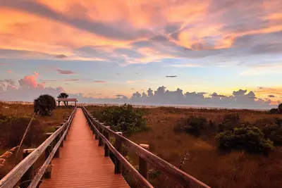Image de S&S on Little Gasparilla Island: a beachfront Hideaway Bay condo with ferry