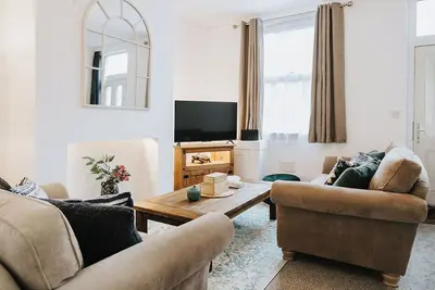 Image de Charming 3 Bed Home | Central | Netflix | Games | Garden