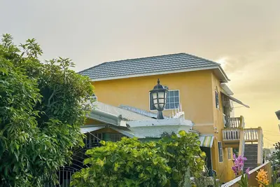 Image de Gated Centrally Located 2 bedroom Apartment Ocho Rios