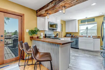 Image de Walkable to Cool Downtown Area, quick access to mountains, Amazing Property