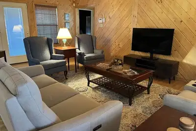 Image de Cozy 2-bedroom house in delightful Canton with WiFi, Ac