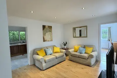 Image de Large beautiful bungalow nested in 1/2 acre of mature gardens near Durham city