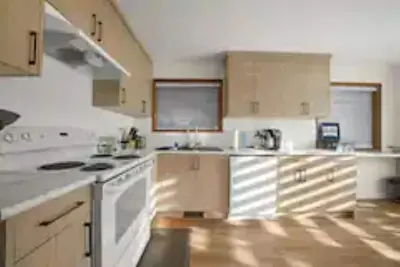 Image de Five Bedroom Oasis with View of Abbotsford Valley