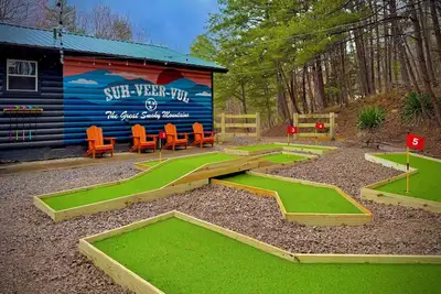 Image de Private Mini Golf, Hot Tub, Firepit, Location!