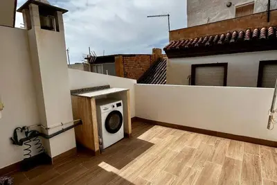 Image de This house is a 2 bedroom(s), 2 bathrooms, located in LanjarĂłn, AndalucĂa.