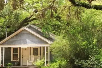 Image de Bluebonnet Bungalow with Private Hot Tub & options to enjoy fun Exotic Animal Safari!