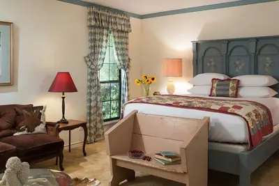 Image de Ranch House Studio Romantic Getaway in Texas with Optional Fun Ranch Activities!