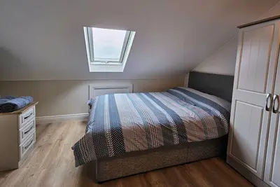 Image de Triple-Moderne-Sdb privée avec douche-Vue sur Jardin-room 5