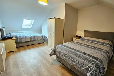 Image de Quadruple-Moderne-Sdb privée avec douche-Vue sur Jardin-room 6