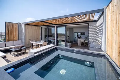 Image de Stunning Penthouse with Sunset View of the Bay from its own Terrace Private Pool