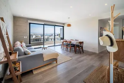 Image de Beautifully Decorated Apt with Ocean View, Balcony & Kamado next to the Bay