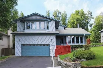 Image de Spacious Anchorage Southside Home