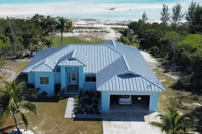Image de House on the Beach! Private 3-bedroom Beach house in Grand Bahamas.