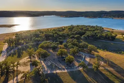 Image de Hunt Hideaway, charming Lakehouse! Golf Course, Lake Access, Pool, Gym, & more!