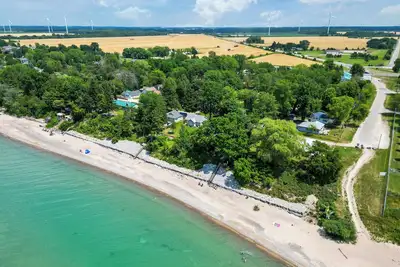 Image de Four-Season Cottage with Beach Access Near Grand Bend