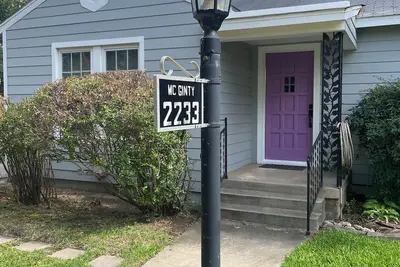 Image de 3-bedroom house in central Abilene with modern amenities and nostalgic charm.