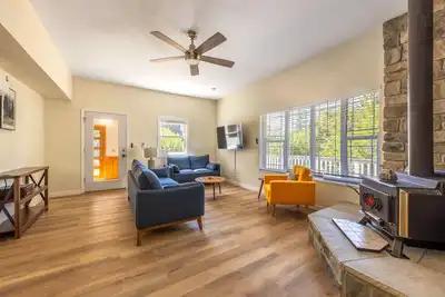 Image de Orchard Haven House & Guest House, Escape to Serenity in Lyle, Wa!