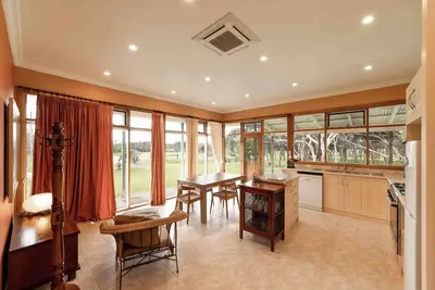 Image de Charming and Private Cottage with Fireplace for a Cozy Island Getaway.