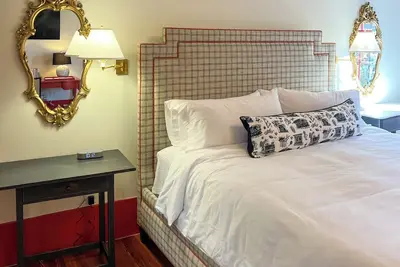 Image de Luxury Private Suite in Boutique Historic Inn The Athenian- Downtown Location