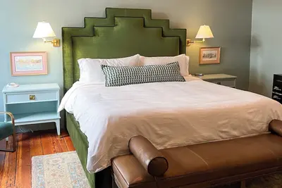 Image de Luxury Private Suite in Boutique Historic Inn The Athenian- Downtown Location