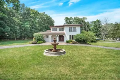 Spacious + beautiful 5-bedroom Mediterranean Villa in Monroe, Ny.