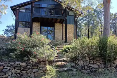 Image de Spacious mudbrick cottage in quiet bush setting. 2 minute walk to Grose River.