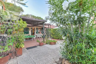 Appartement 'Appartamento Baia Di Mola' avec jardin privé