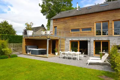 Image de Gîte avec billard, bain à remous et sauna