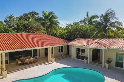 3bed villa in Sosúa W/ private pool, WiFi, Ac, and Entertainment near the ocean