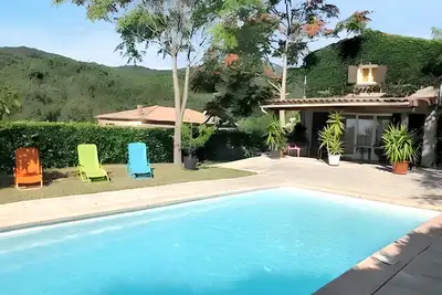 Image de Homerez - Villa Ă Rocher, piscine et vue montagne